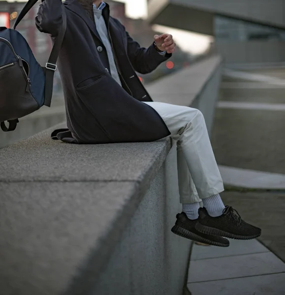 Milan Italia Desember 2018 Manusia Mengenakan Sepasang Adidas Yeezy — Stok Foto