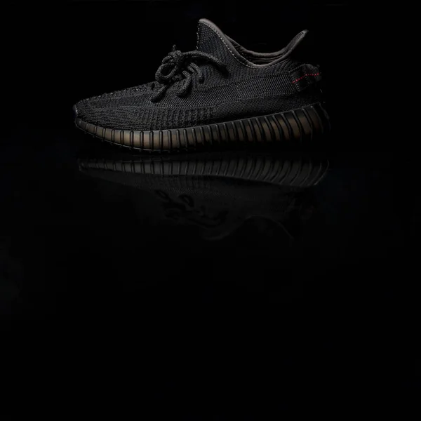 Pavia Włochy Czerwca 2019 Adidas Yeezy Boost 350 Black Shoes — Zdjęcie stockowe