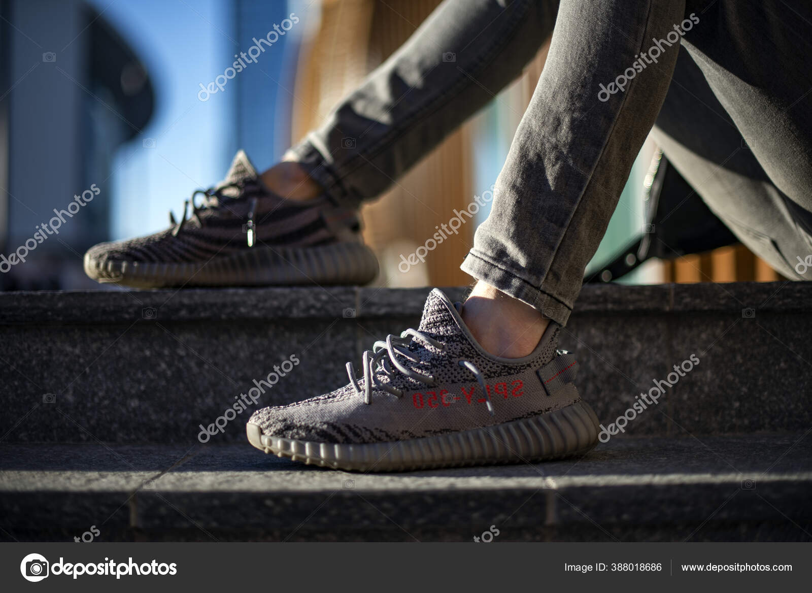 Aventurarse Aplicar rima Adidas zapatos fotos de stock, imágenes de Adidas zapatos sin royalties |  Depositphotos