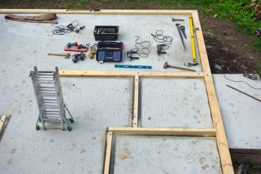 Duvar panelleri kurulum için hazırlama