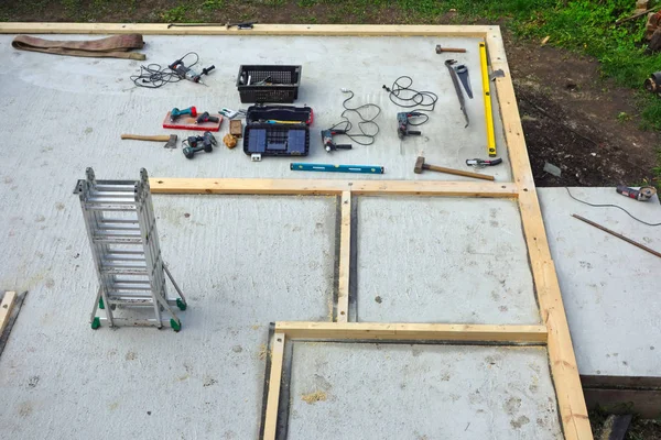 Duvar panelleri kurulum için hazırlama