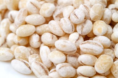 Pearl arpa veya arpa, yuvarlanmadan onun Gövde ve kepek kaldırmak için işlenmiş olan arpa var. Tüm arpa fibröz onun Gövde yemiş olabilir önce almış olması gerekir; Pearl arpa kepeği katman kaldırmak için sonra parlatılır