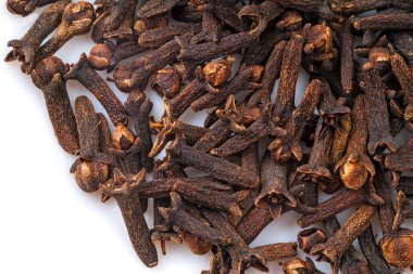 Karanfil - baharat, Kuru olan mefhumlarının tomurcukları (çiçek tomurcukları) tropikal karanfil ağacı (Syzygium aromaticum) bazen cins adlandırılan cinsi Sizigium, eugenia, Mersin aile