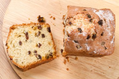 Mutfak yönetim kurulu üst üzümlü kek görüntülemek