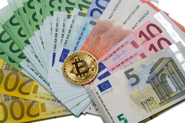 Goldmünze Bitcoin Und Verschiedene Euro Banknoten — Stockfoto