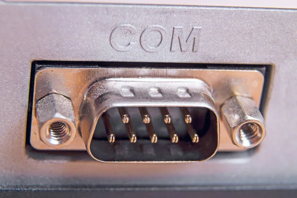 带金色触点的 Com 端口连接器 — 图库照片