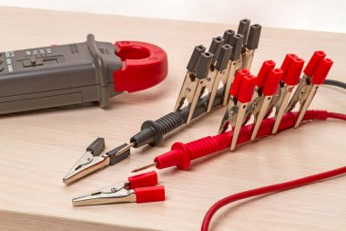 Timsah klip ve Tester