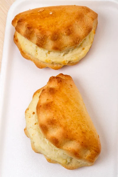 Två ostfyllda bröd — Stockfoto