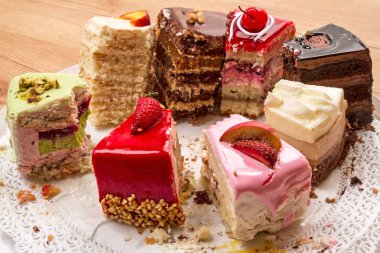 Artık pasta parçaları