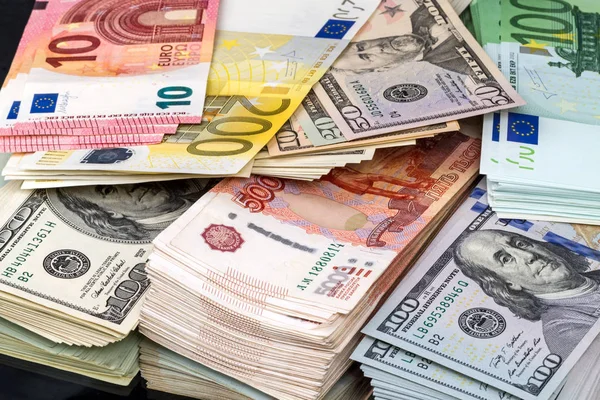 Bundels geld in drie valuta's — Stockfoto