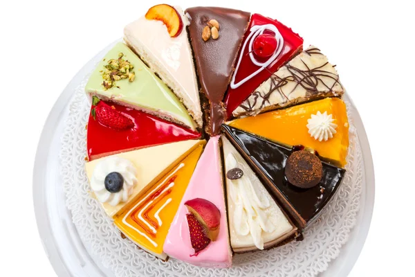 Двенадцать разных кусочков торта на салфетке — стоковое фото