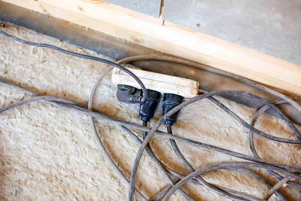 Protecție Murdară Supratensiune Cabluri Electrice — Fotografie, imagine de stoc