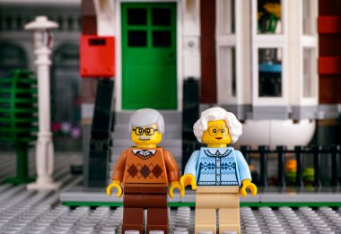 Tambov, Rusya Federasyonu - 18 Ekim 2017 Lego üst düzey çift evini caddenin karşısında. Stüdyo vurdu. 