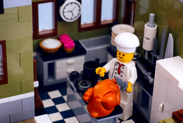 Tambov Rusko Ledna 2018 Lego Kuchař Nožem Vařené Turecko Kuchyni — Stock fotografie