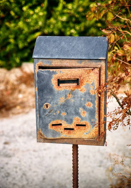Παλιά Σκουριασμένα Γραμματοκιβώτιο Εκτός — Φωτογραφία Αρχείου