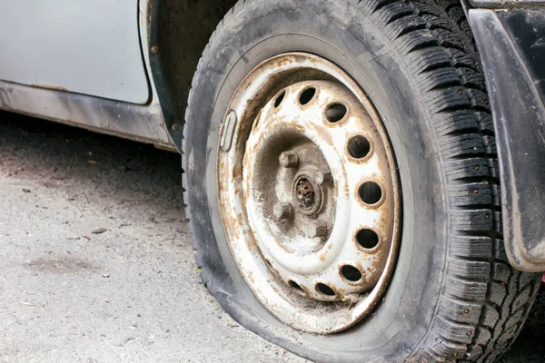 Flat Tire Old Car Close — Stock Photo, Image
