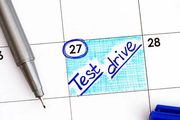 Υπενθύμιση Test Drive στο ημερολόγιο με μπλε στυλό. — Φωτογραφία Αρχείου