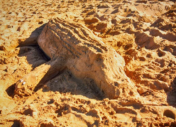 Escultura Crocodilo Areia Praia — Fotografia de Stock