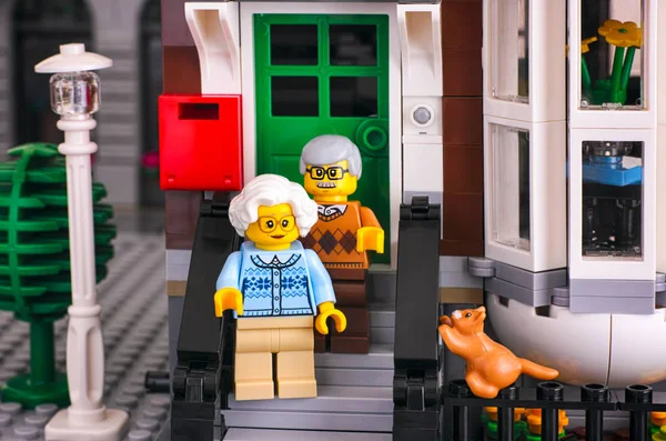 Tambov Russian Federation October 2017 Lego Senior Couple Standing Porch — Stock Photo, Image