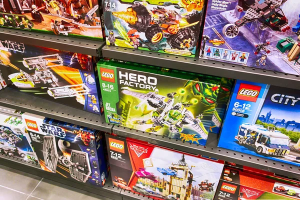 Пафос Кіпр Грудня 2013 Lego Коробки Полицях Супермаркету — стокове фото