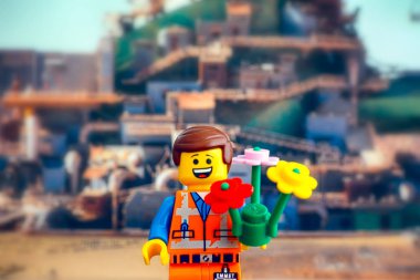 Lego zor şapka Emmet minifigure Apocalypsebu karşı çiçekli