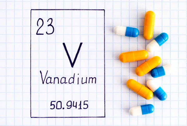 Élément chimique manuscrit Vanadium V avec quelques pilules . — Photo