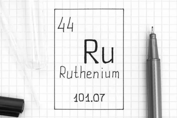 Химический элемент почерка Ruthenium Ru с черной ручкой, тест t — стоковое фото