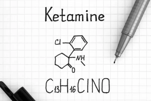 Kemisk formel av ketamin med svart penna — Stockfoto