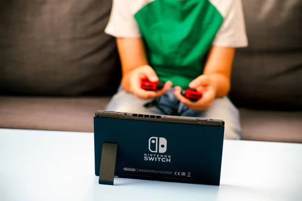 Kid playing Nintendo Switch video game console. — Stock Photo, Image