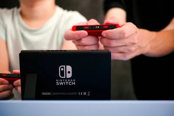 Man and boy playing Nintendo Switch video game console. — Stock Photo, Image