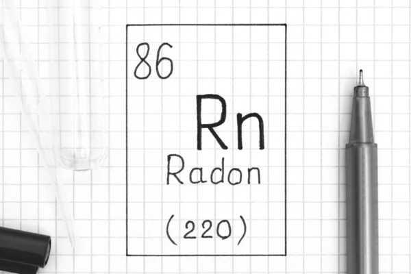 元素周期表。 手写化学元素Rad — 图库照片