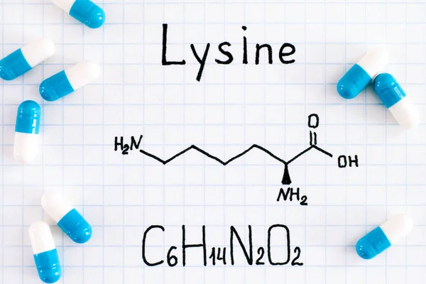 Chemiczna Formuła Lizyny Pigułkami Zbliżenie — Zdjęcie stockowe