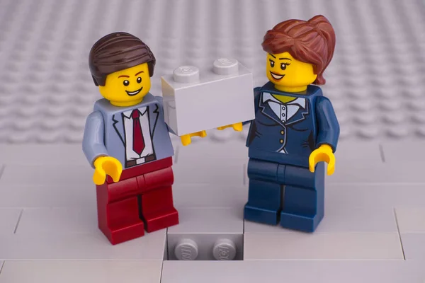 Tambov Federacja Rosyjska Czerwca 2020 Lego Biznesmen Businesswoman Figurki Cegły — Zdjęcie stockowe