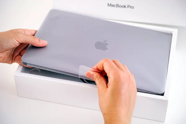 Tambov Russian Federation July 2020 Woman Unboxing New Macbook Pro — Stock Photo, Image