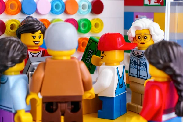 Tambov Ryssland Juni 2020 Många Kunder Checkar Lego Butik Studioinspelning — Stockfoto