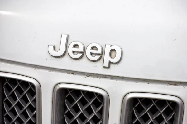 Tambov Venäjän Federaatio Kesäkuu 2020 Lähikuva Logo Jeep Valkoinen Auto — kuvapankkivalokuva