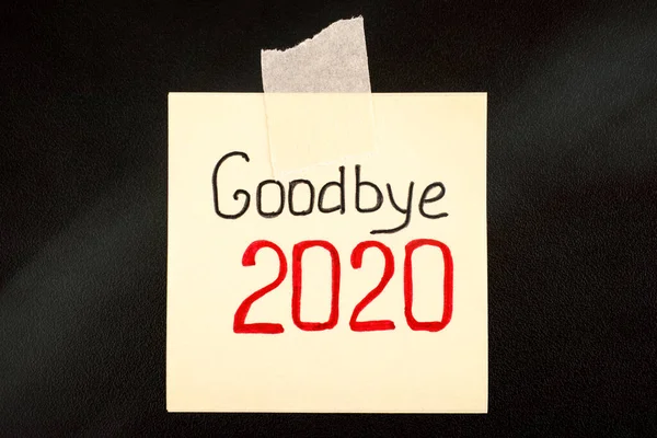 Note Avec Les Mots Adieu 2020 Attache Sur Tableau Noir — Photo