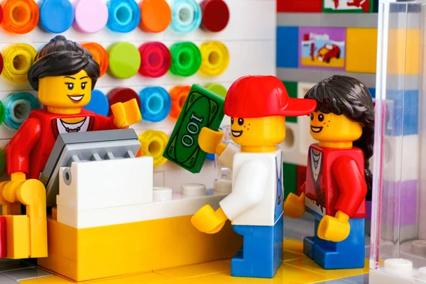 Tambow Russische Föderation Juni 2020 Kinder Kaufen Lego Lego Laden — Stockfoto