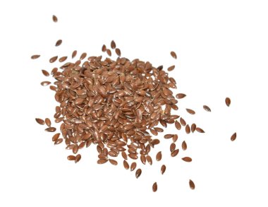 Beyaz arka plan üzerinde izole keten tohumu yığını 