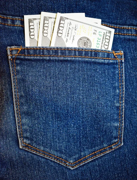 Foto de stock dinero en efectivo en nosotros moneda del dólar y en el denim bl —  Fotos de Stock