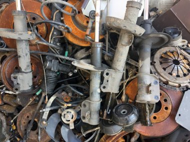 Hurda metal, araba parçaları, mobil stoklar.