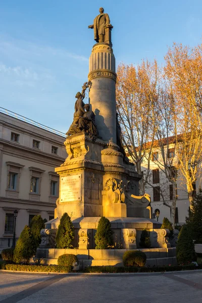 西班牙马德里 2018年1月22日 在西班牙马德里市 Robledo 和参议院的纪念碑日落视图 — 图库照片