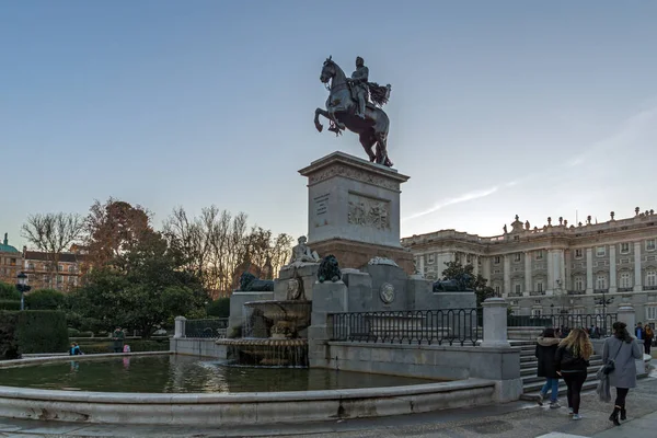 Μαδρίτη Ισπανία Ιανουαρίου 2018 Sunset View Του Μνημείου Felipe Και — Φωτογραφία Αρχείου