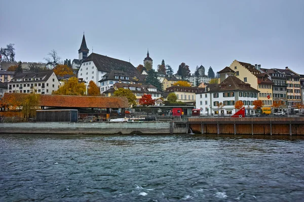 Lucerne Svájc 2015 Október Reuss Folyó Folyó Halad Város Történelmi — Stock Fotó