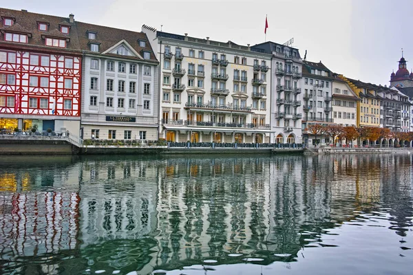 Lucerne Suiza Octubre 2015 Río Reuss Pasa Por Centro Histórico — Foto de Stock