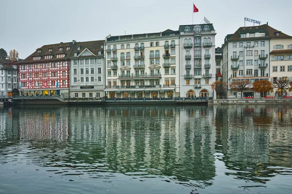 Lucerne Suiza Octubre 2015 Río Reuss Pasa Por Centro Histórico — Foto de Stock