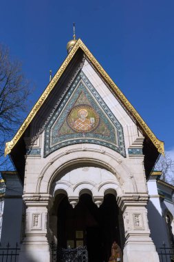 Sofia, Bulgaristan - 17 Mart 2018: Sofya, Bulgaristan'ın altın kubbe Rus Kilisesi görünümünü şaşırtıcı