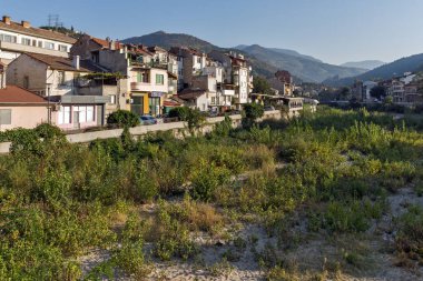 Asenovgrad, Bulgaristan - 1 Ekim 2016: Chepelare nehirde Asenovgrad Şehir Plovdiv Bölge, Bulgaristan