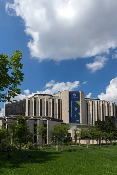 Sofia Bulgaria Mayo 2018 Caminando Frente Palacio Nacional Cultura Sofía — Foto de Stock