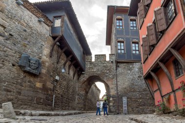 Plovdiv, Bulgaristan - 24 Mayıs 2018: Hisar Kapia - antik kapı Plovdiv eski şehirde, Bulgaristan gece fotoğrafı